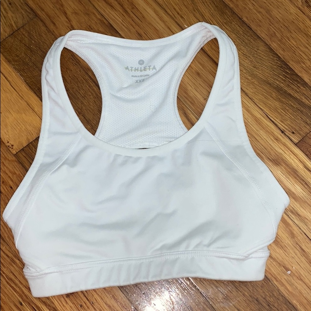 White sports bra🌼